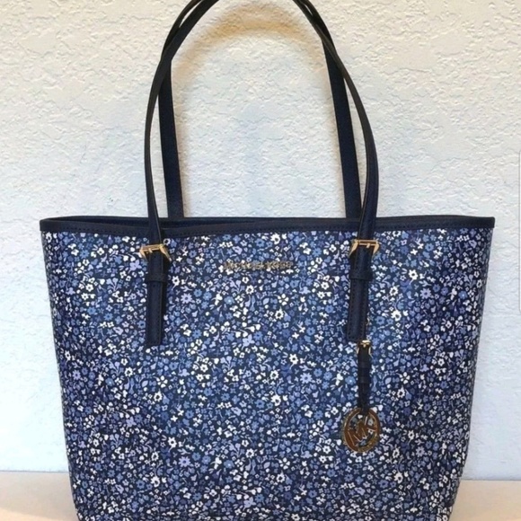 MK med tote new with tags - Picture 4 of 4